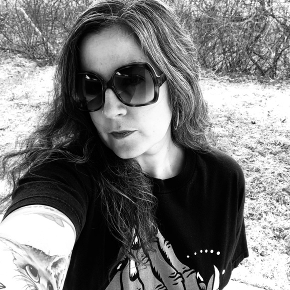 Meet your Posher, Alexia - Picture 1 of 1